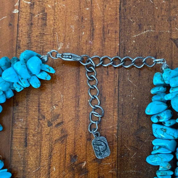 Elegant Turquoise Beaded Necklace - Picture 3 of 7